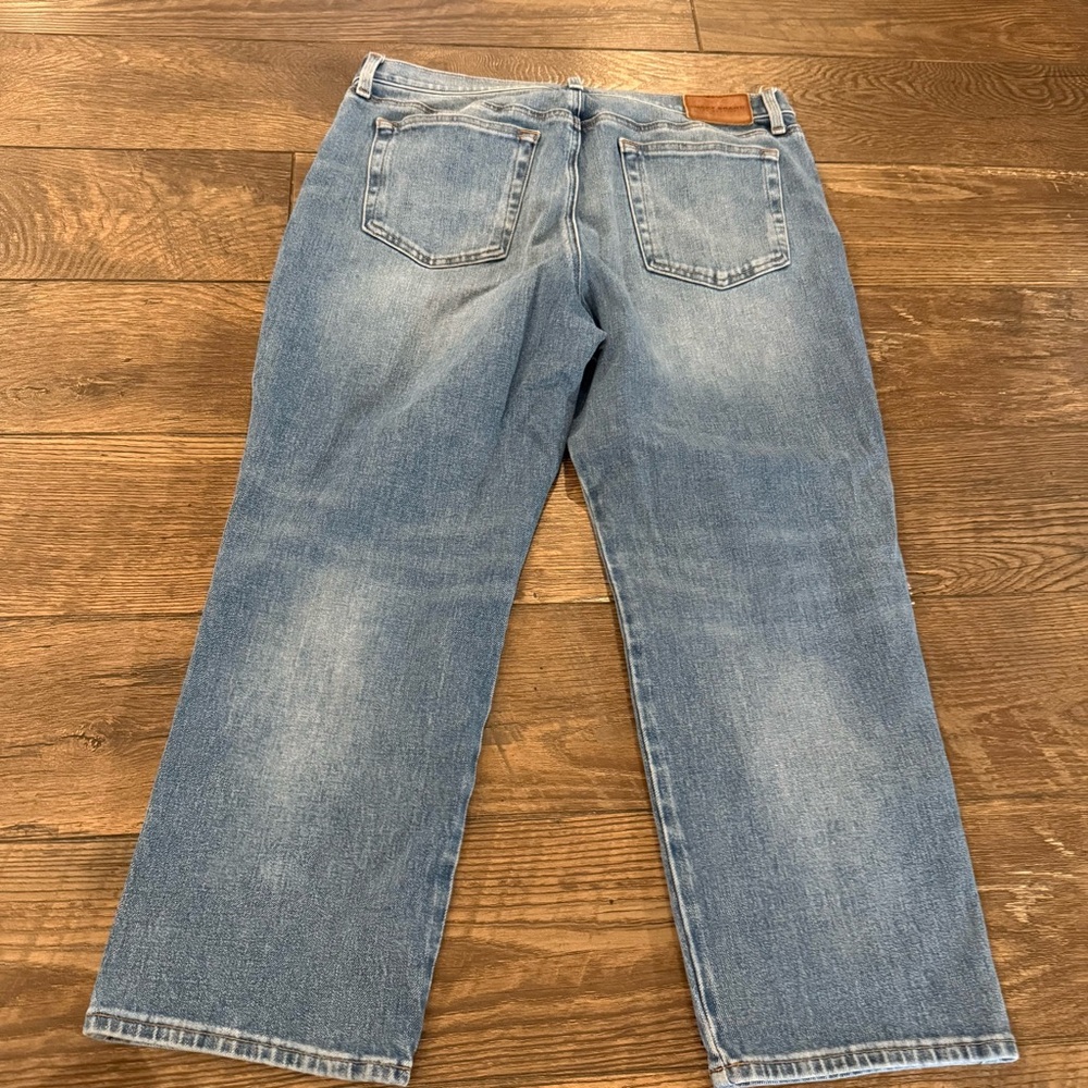 Classic Women's Straight-Leg Jeans - Light Blue - Picture 2 of 6